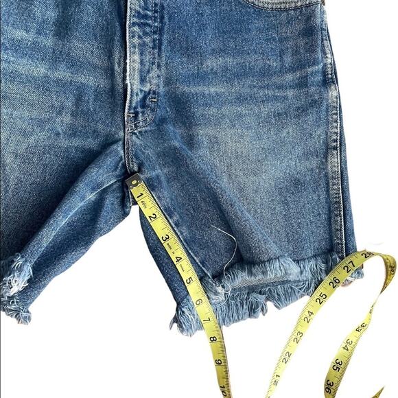 VTG Calvin Klein High Rise Mid Thigh Jean Shorts size 32 fits like 28 - Picture 9 of 9